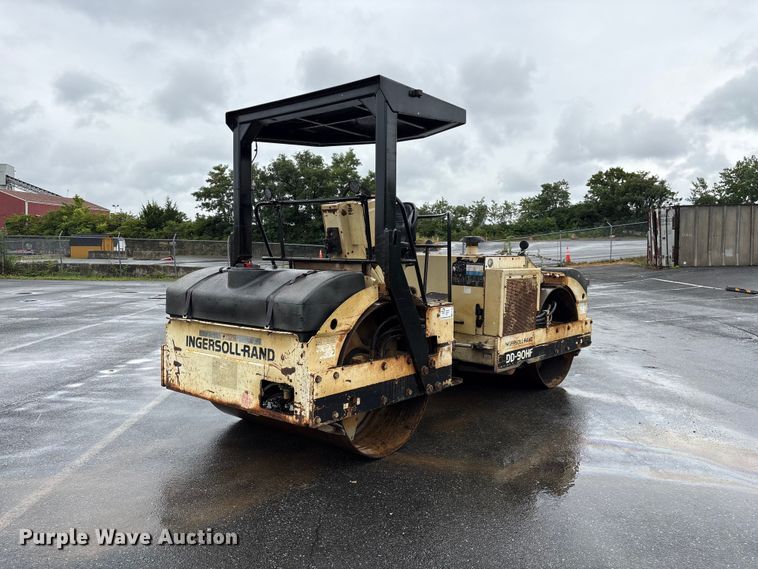 image for item EF1249 1999 Ingersoll Rand DD-90 double drum vibratory roller