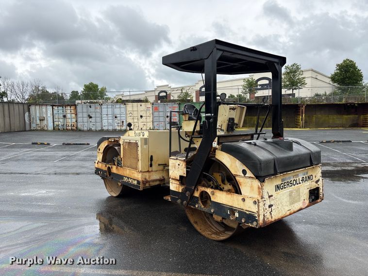 image for item EF1249 1999 Ingersoll Rand DD-90 double drum vibratory roller