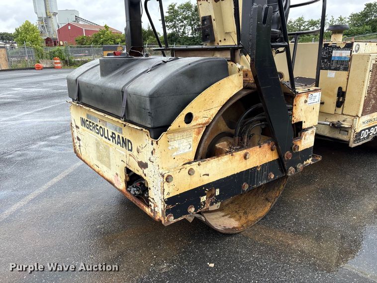 image for item EF1249 1999 Ingersoll Rand DD-90 double drum vibratory roller