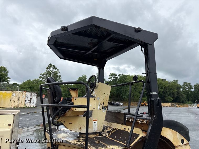 image for item EF1249 1999 Ingersoll Rand DD-90 double drum vibratory roller