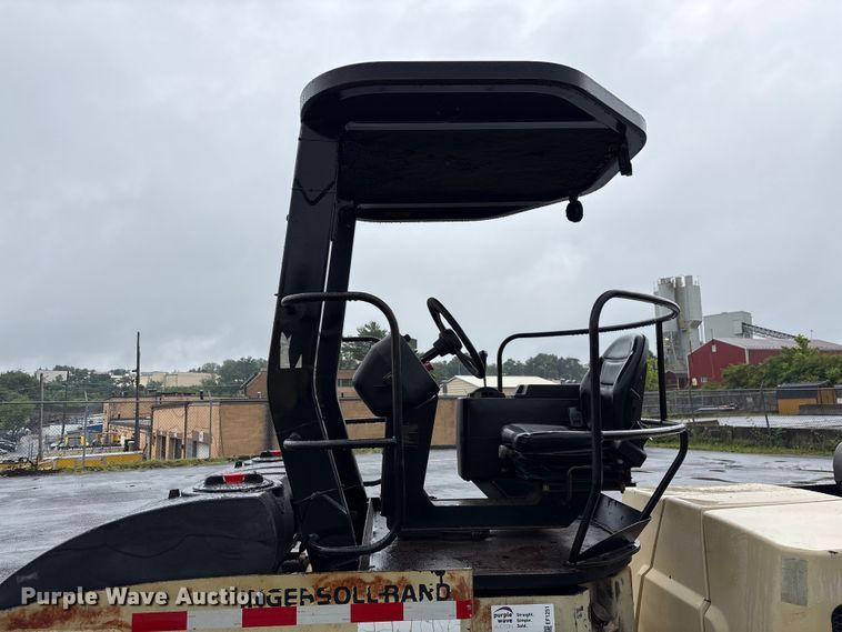 image for item EF1251 1998 Ingersoll Rand DD-70 double drum vibratory roller
