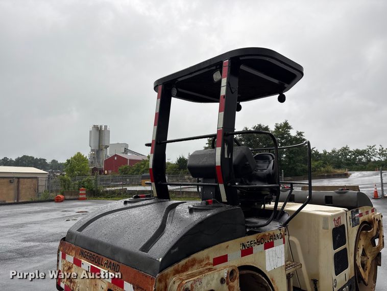 image for item EF1251 1998 Ingersoll Rand DD-70 double drum vibratory roller