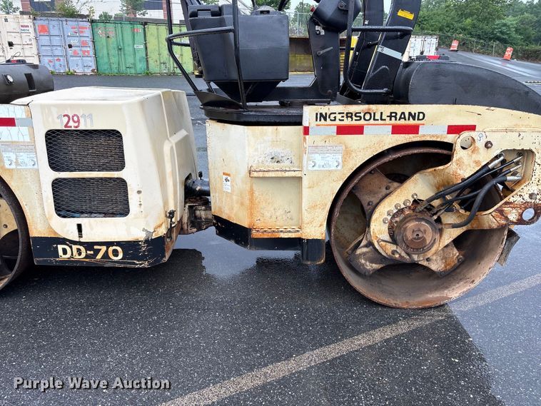 image for item EF1251 1998 Ingersoll Rand DD-70 double drum vibratory roller