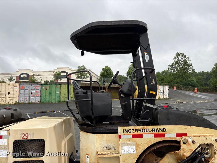 image for item EF1251 1998 Ingersoll Rand DD-70 double drum vibratory roller