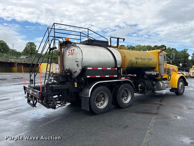 image for item EF1252 1997 Peterbilt 378 oil distributor truck