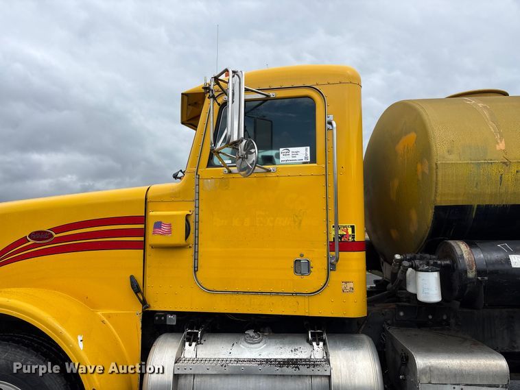 image for item EF1252 1997 Peterbilt 378 oil distributor truck