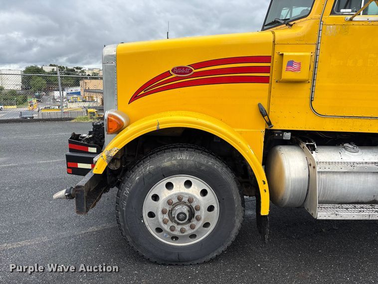 image for item EF1252 1997 Peterbilt 378 oil distributor truck