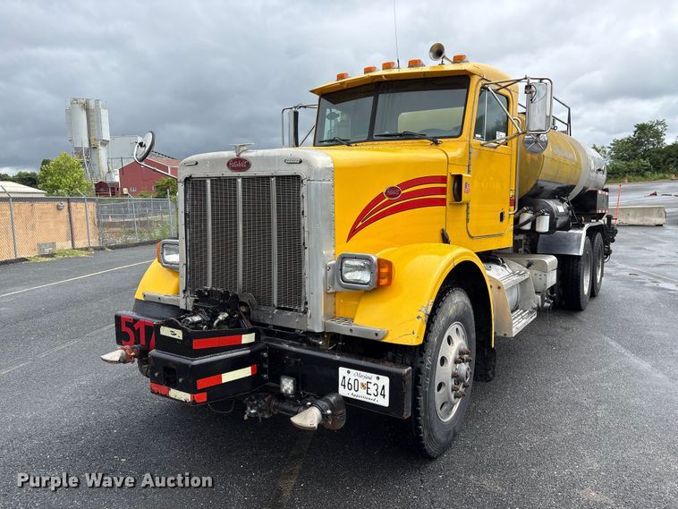 image for item EF1252 1997 Peterbilt 378 oil distributor truck