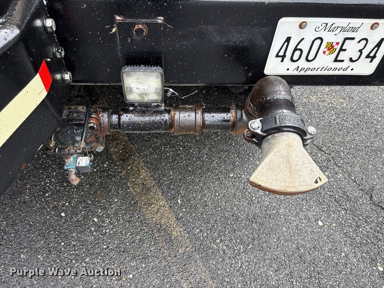 image for item EF1252 1997 Peterbilt 378 oil distributor truck