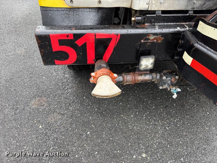 image for item EF1252 1997 Peterbilt 378 oil distributor truck