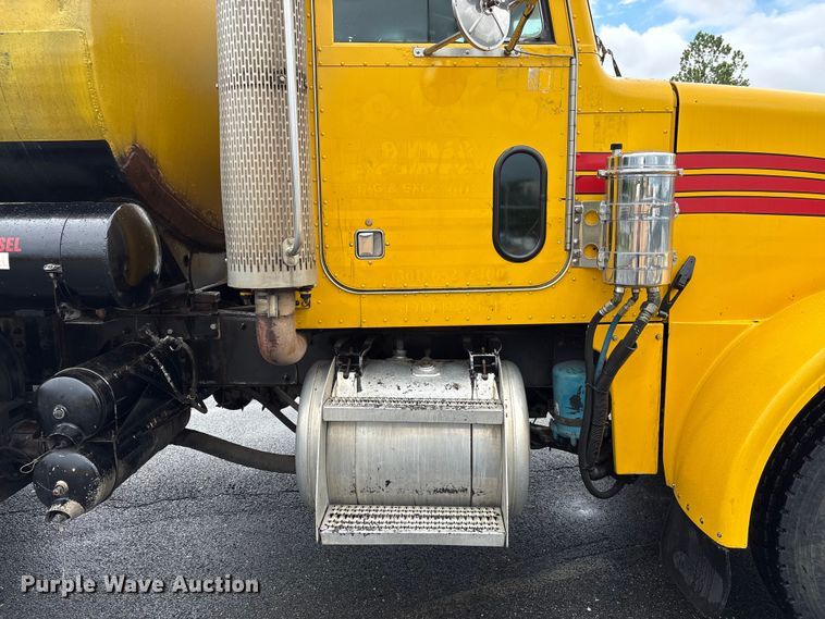 image for item EF1252 1997 Peterbilt 378 oil distributor truck