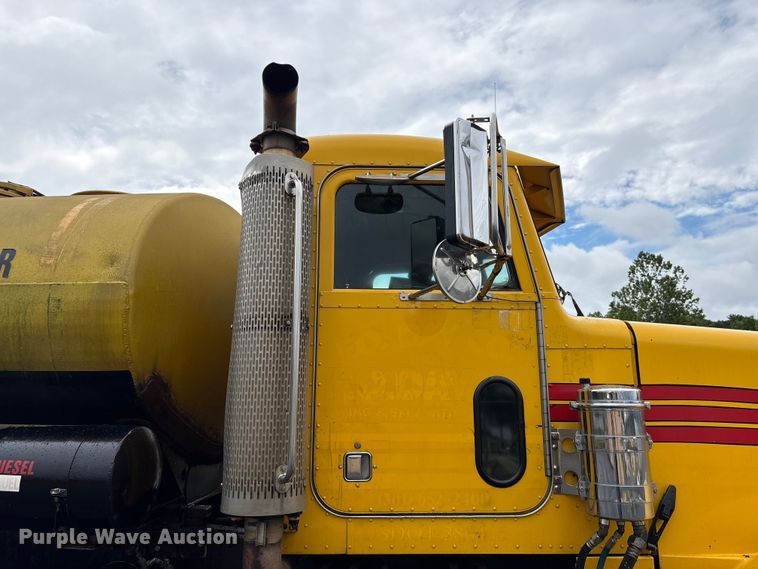 image for item EF1252 1997 Peterbilt 378 oil distributor truck
