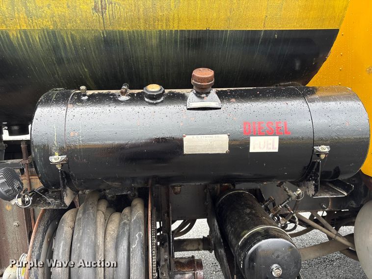 image for item EF1252 1997 Peterbilt 378 oil distributor truck