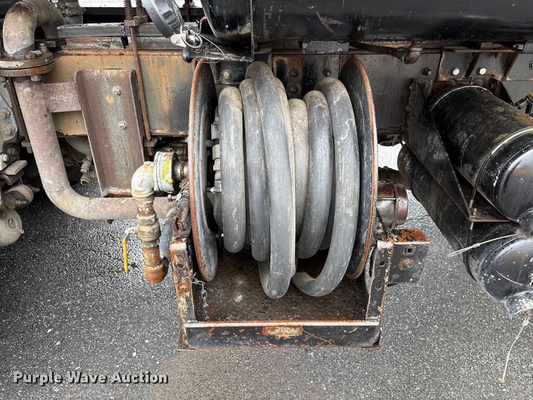 image for item EF1252 1997 Peterbilt 378 oil distributor truck