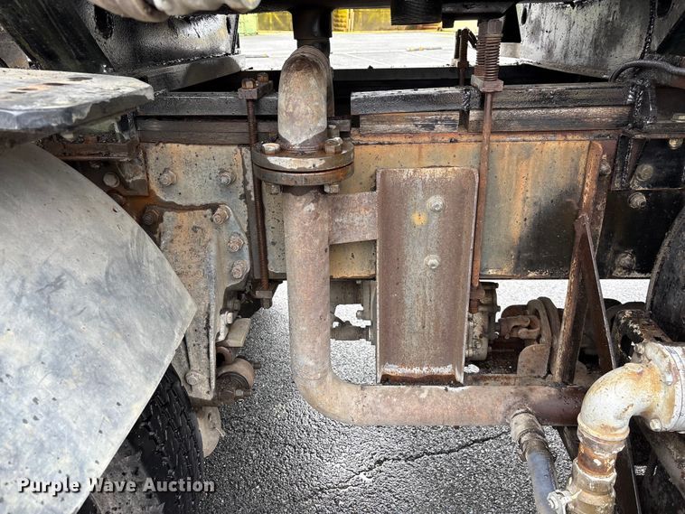 image for item EF1252 1997 Peterbilt 378 oil distributor truck