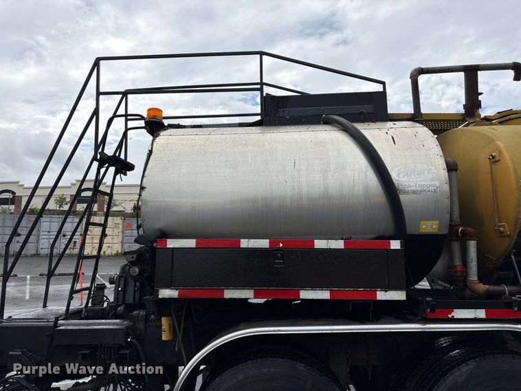 image for item EF1252 1997 Peterbilt 378 oil distributor truck