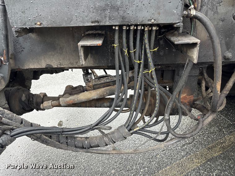 image for item EF1252 1997 Peterbilt 378 oil distributor truck