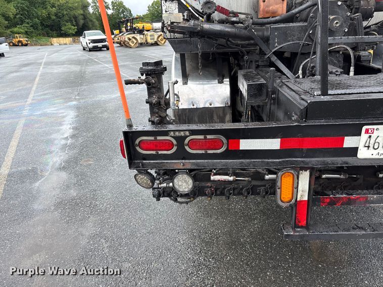 image for item EF1252 1997 Peterbilt 378 oil distributor truck
