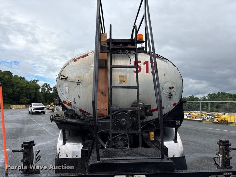 image for item EF1252 1997 Peterbilt 378 oil distributor truck