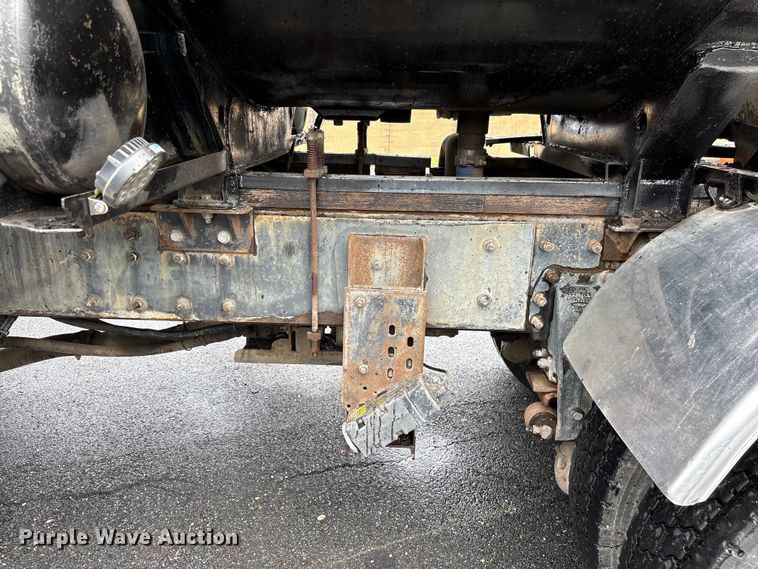 image for item EF1252 1997 Peterbilt 378 oil distributor truck