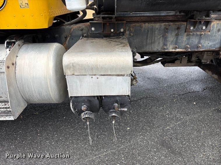 image for item EF1252 1997 Peterbilt 378 oil distributor truck