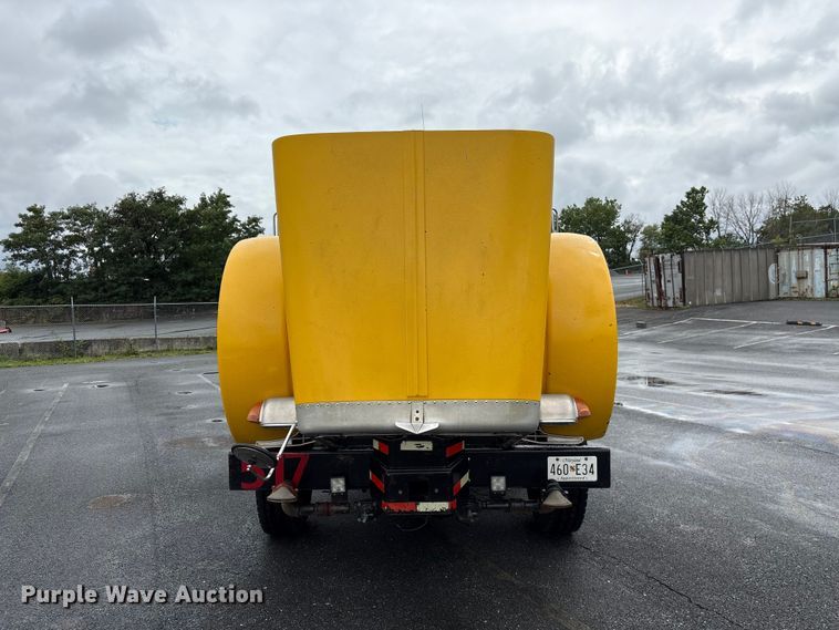 image for item EF1252 1997 Peterbilt 378 oil distributor truck