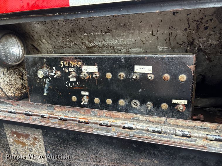 image for item EF1252 1997 Peterbilt 378 oil distributor truck