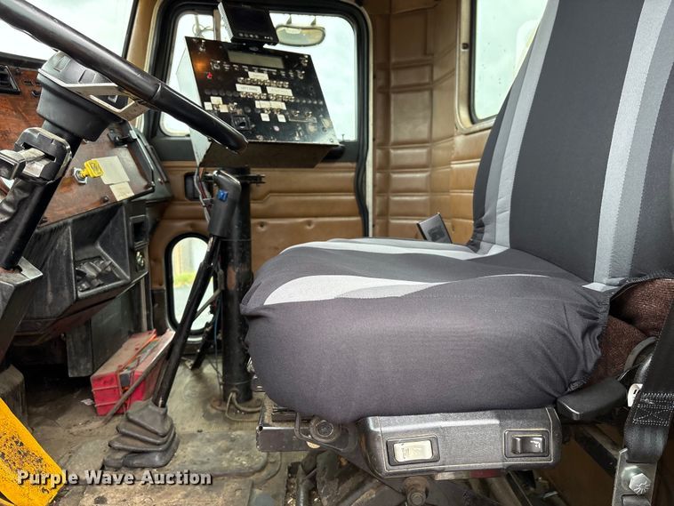 image for item EF1252 1997 Peterbilt 378 oil distributor truck