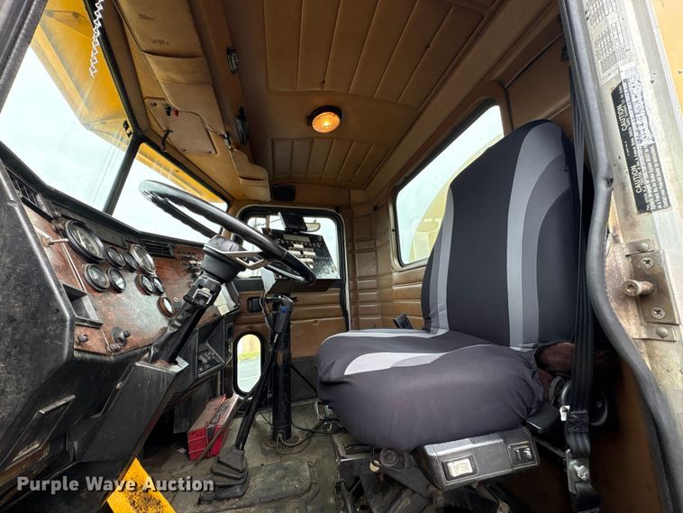 image for item EF1252 1997 Peterbilt 378 oil distributor truck