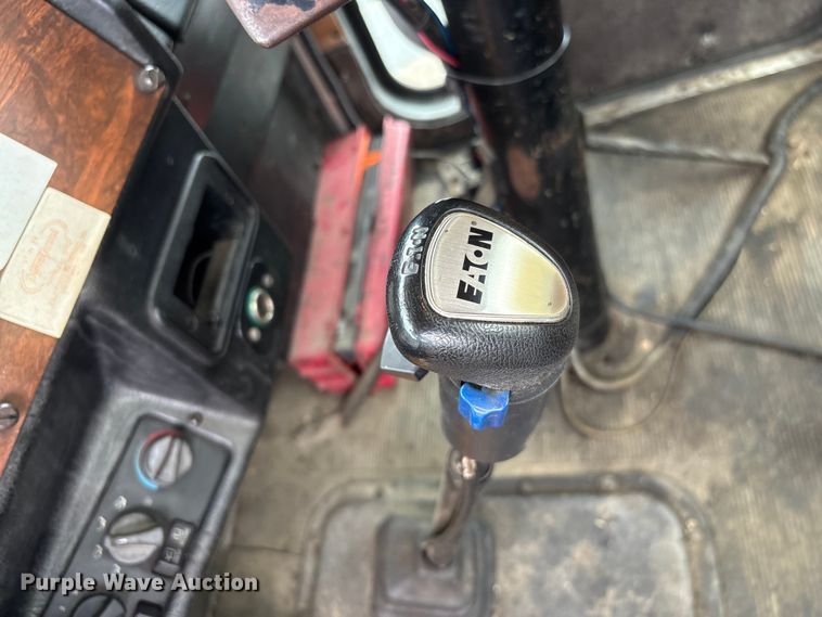 image for item EF1252 1997 Peterbilt 378 oil distributor truck