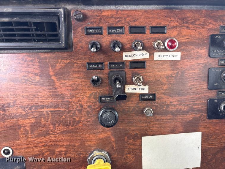 image for item EF1252 1997 Peterbilt 378 oil distributor truck