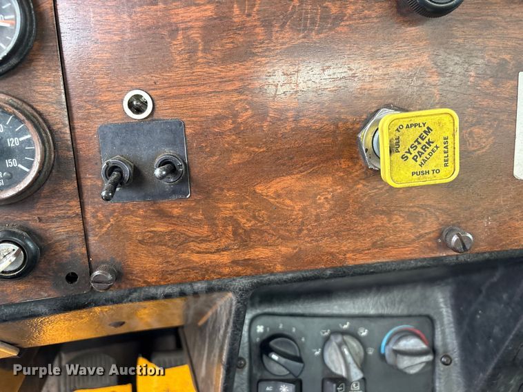 image for item EF1252 1997 Peterbilt 378 oil distributor truck