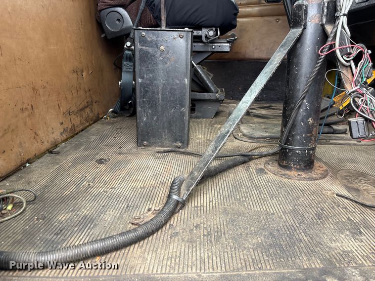 image for item EF1252 1997 Peterbilt 378 oil distributor truck