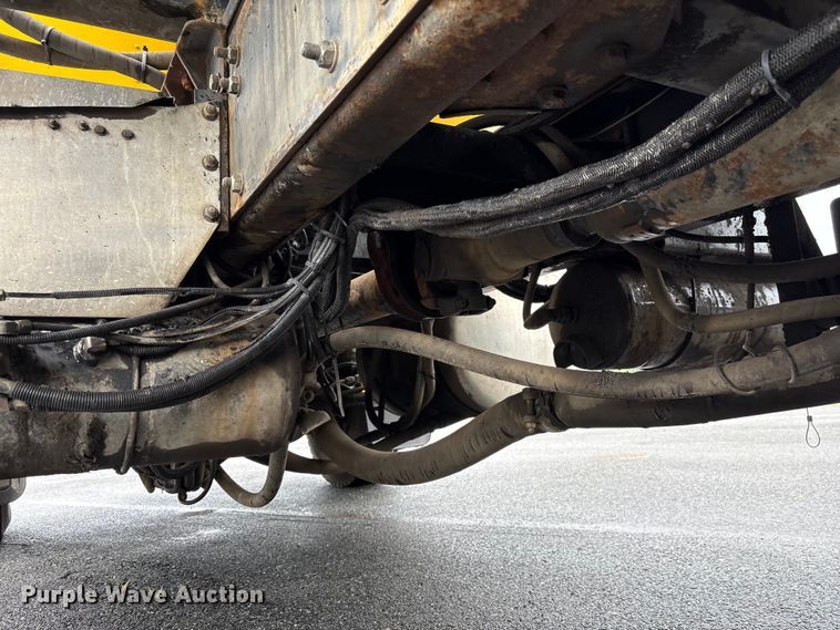 image for item EF1252 1997 Peterbilt 378 oil distributor truck
