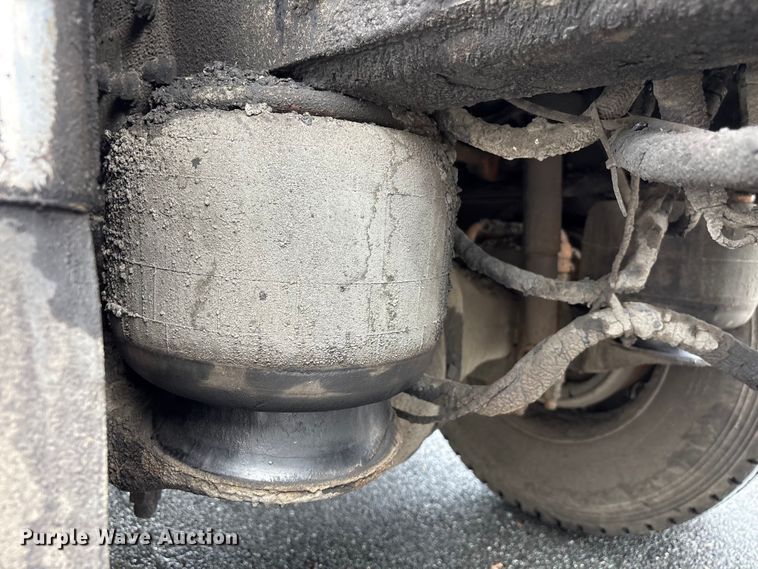 image for item EF1252 1997 Peterbilt 378 oil distributor truck