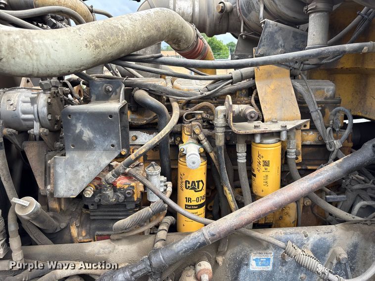 image for item EF1252 1997 Peterbilt 378 oil distributor truck