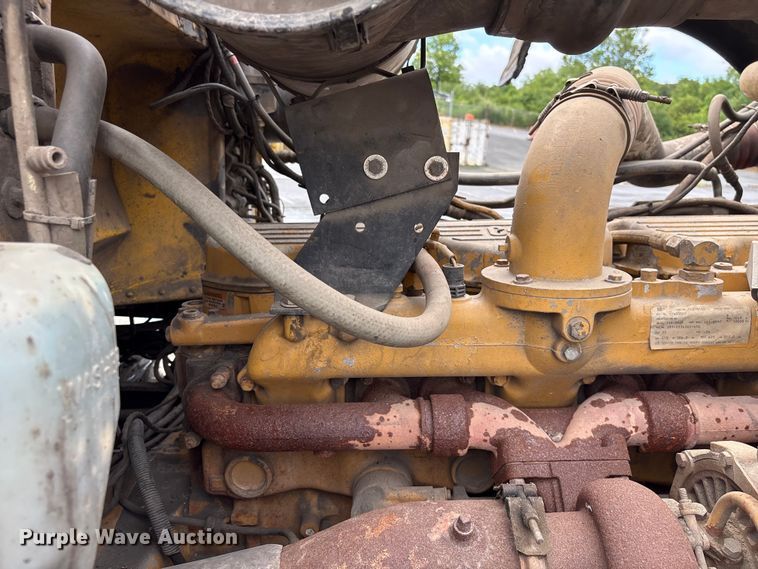 image for item EF1252 1997 Peterbilt 378 oil distributor truck