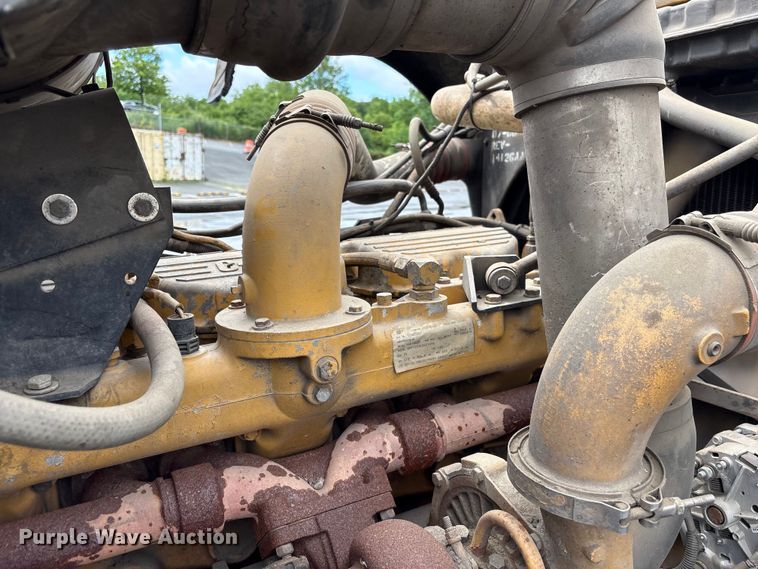 image for item EF1252 1997 Peterbilt 378 oil distributor truck
