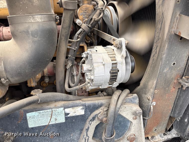 image for item EF1252 1997 Peterbilt 378 oil distributor truck