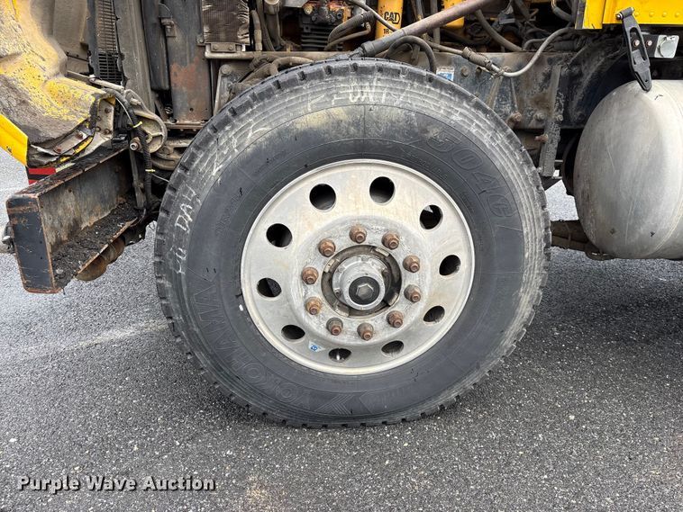 image for item EF1252 1997 Peterbilt 378 oil distributor truck
