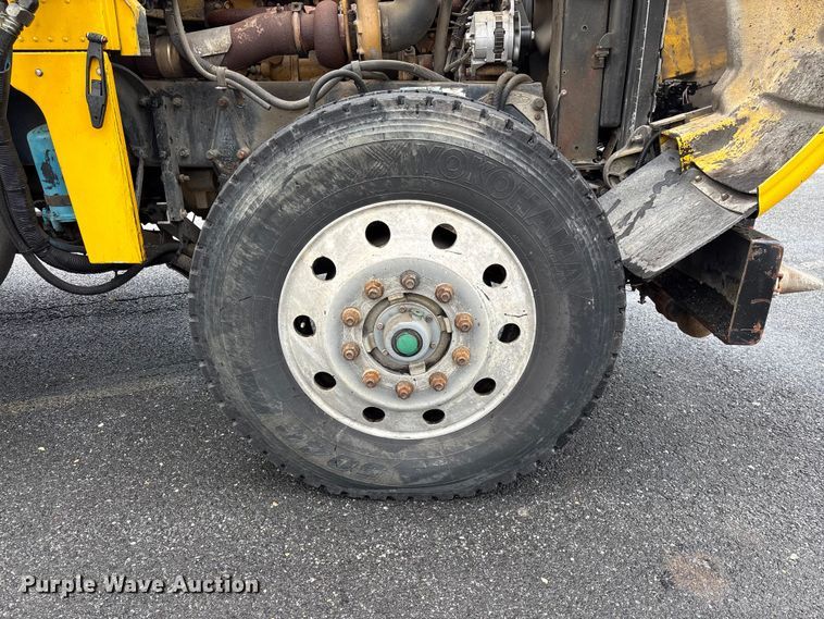 image for item EF1252 1997 Peterbilt 378 oil distributor truck