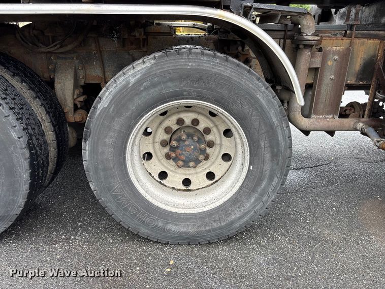 image for item EF1252 1997 Peterbilt 378 oil distributor truck