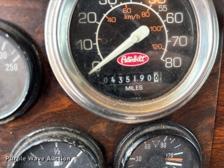 image for item EF1252 1997 Peterbilt 378 oil distributor truck