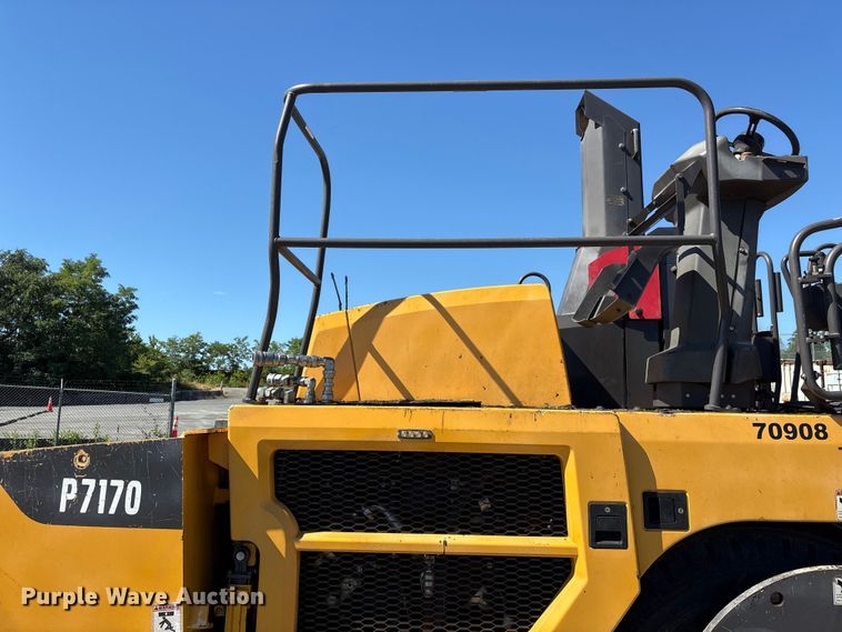 image for item EF1253 2015 Volvo P7170 paver