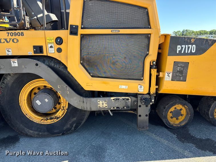 image for item EF1253 2015 Volvo P7170 paver