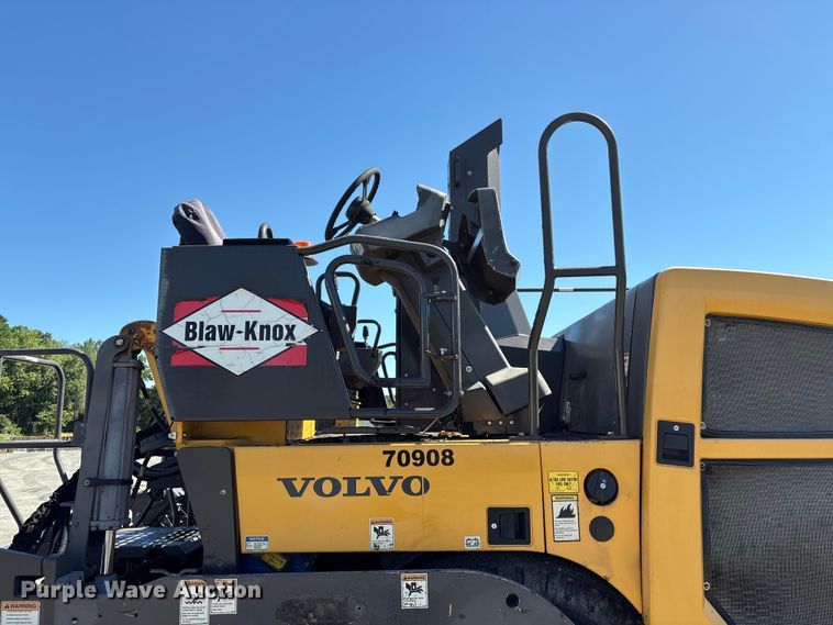 image for item EF1253 2015 Volvo P7170 paver