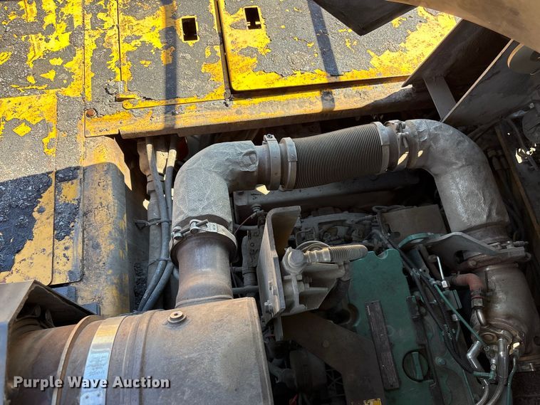 image for item EF1253 2015 Volvo P7170 paver
