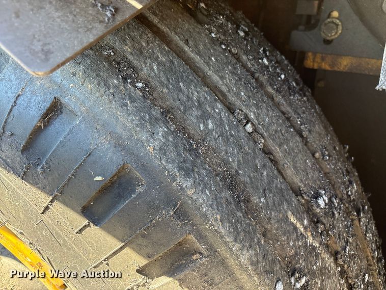 image for item EF1253 2015 Volvo P7170 paver