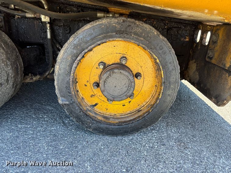 image for item EF1253 2015 Volvo P7170 paver