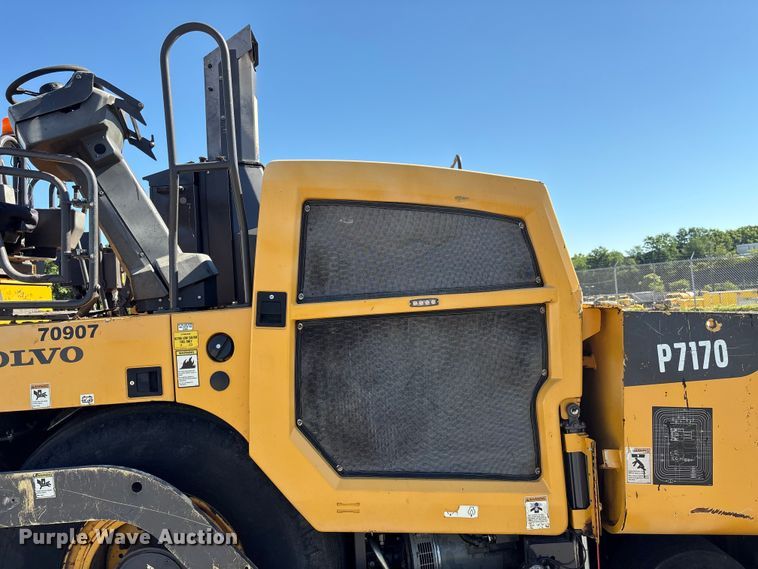 image for item EF1254 2015 Volvo P7170 paver